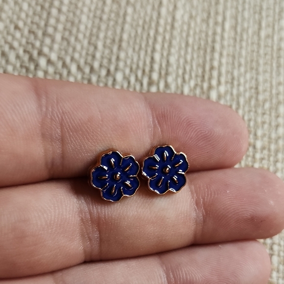 Elegant Blue Flower Stud Earrings - Picture 1 of 2